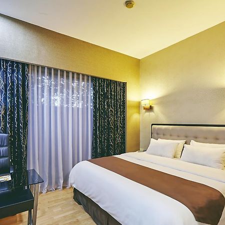 Griptha Hotel Kudus Bagian luar foto