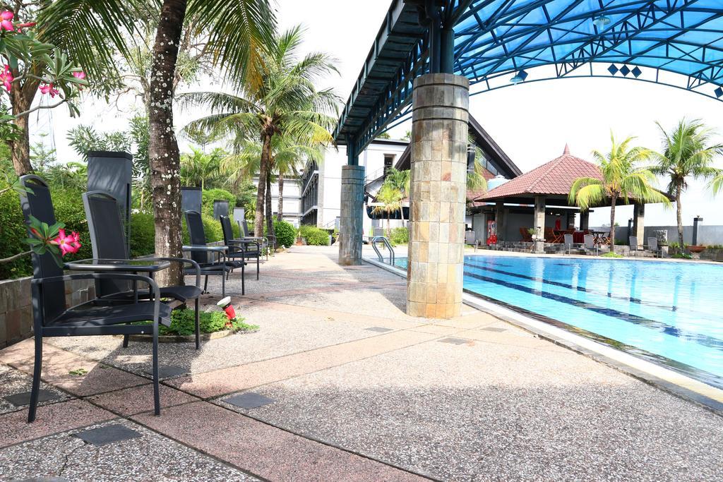 Griptha Hotel Kudus Bagian luar foto