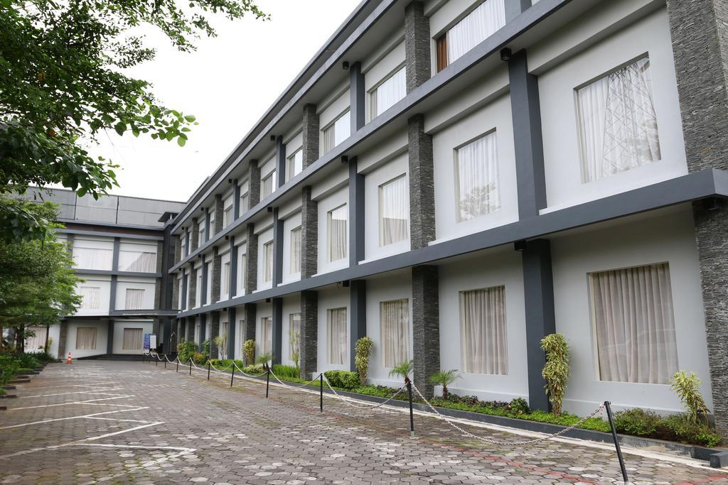 Griptha Hotel Kudus Bagian luar foto