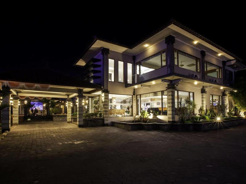 Griptha Hotel Kudus Bagian luar foto